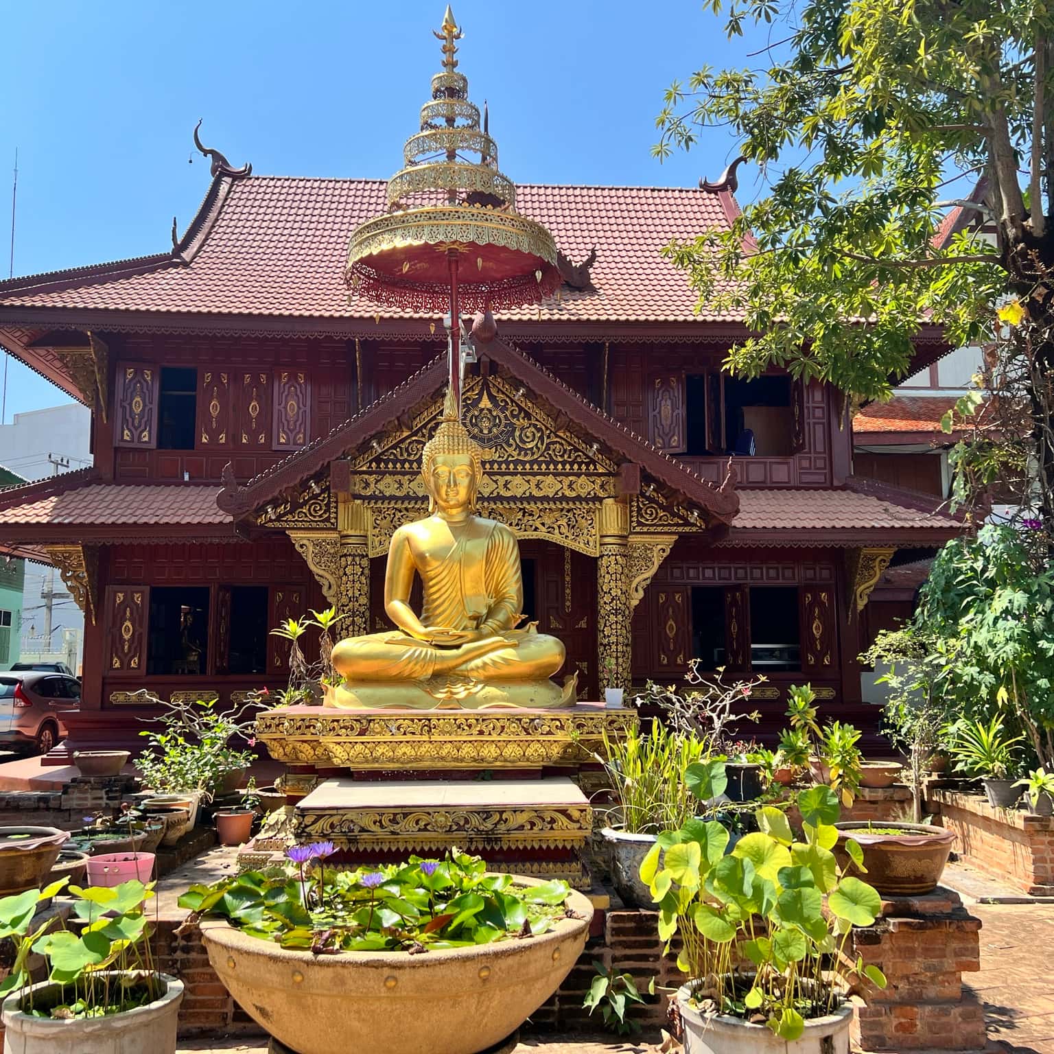 wat phra bat ming mueang thailand