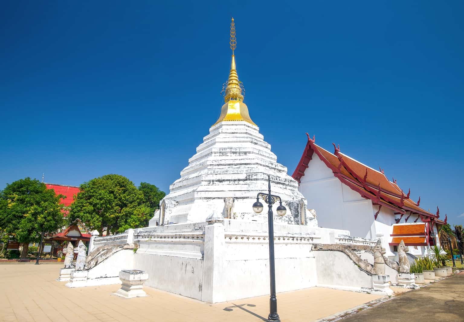wat luang and museum thailand