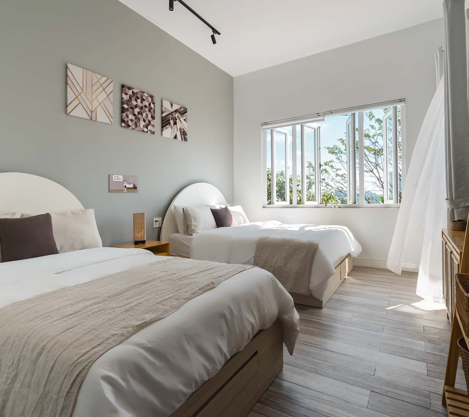 autumn villa orestay ha long