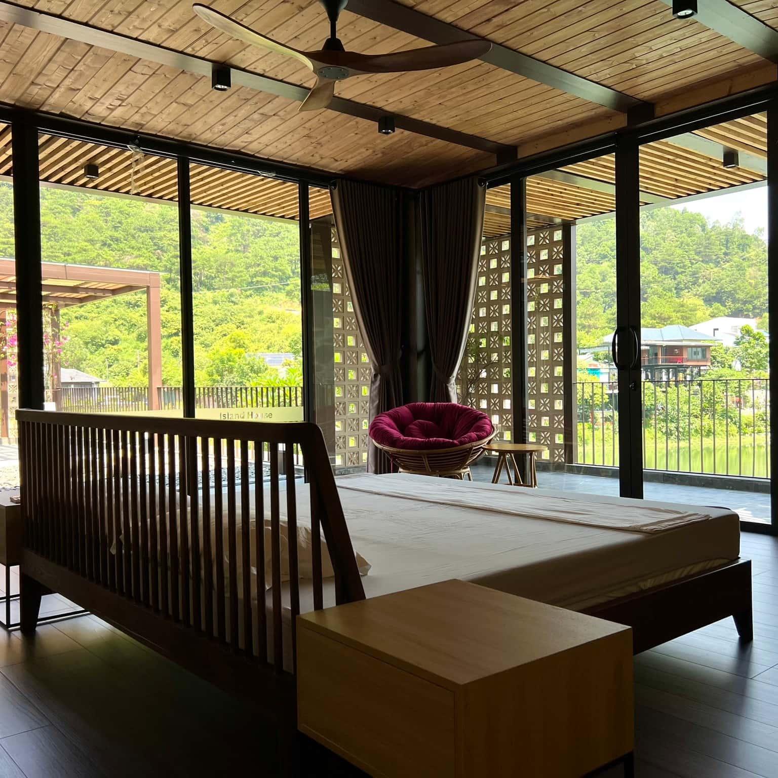 Phòng ngủ 1 Master - Villa IH2