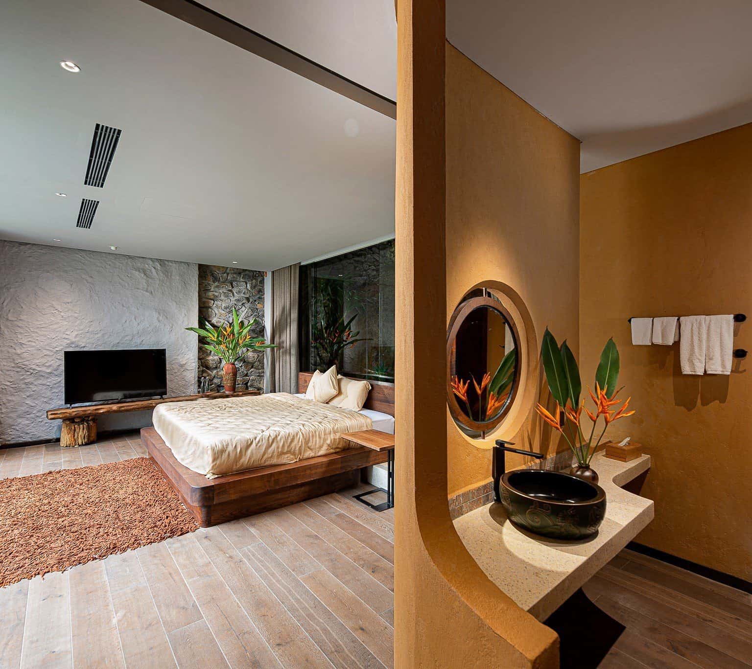 Deluxe Cave Room