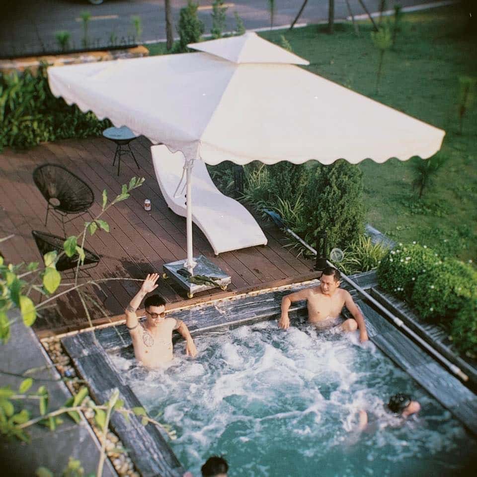 Ghế bể bơi