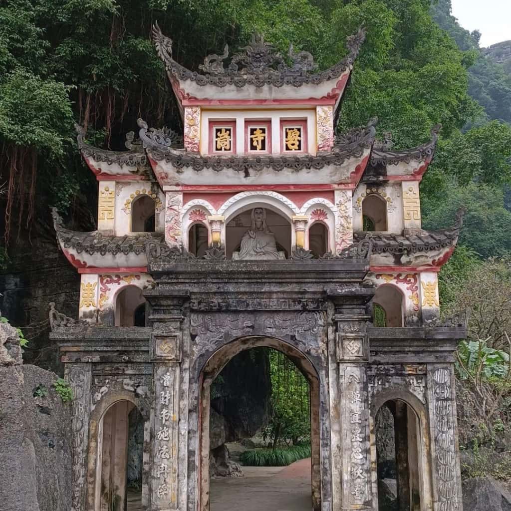 justfly chua bich dong ninh binh