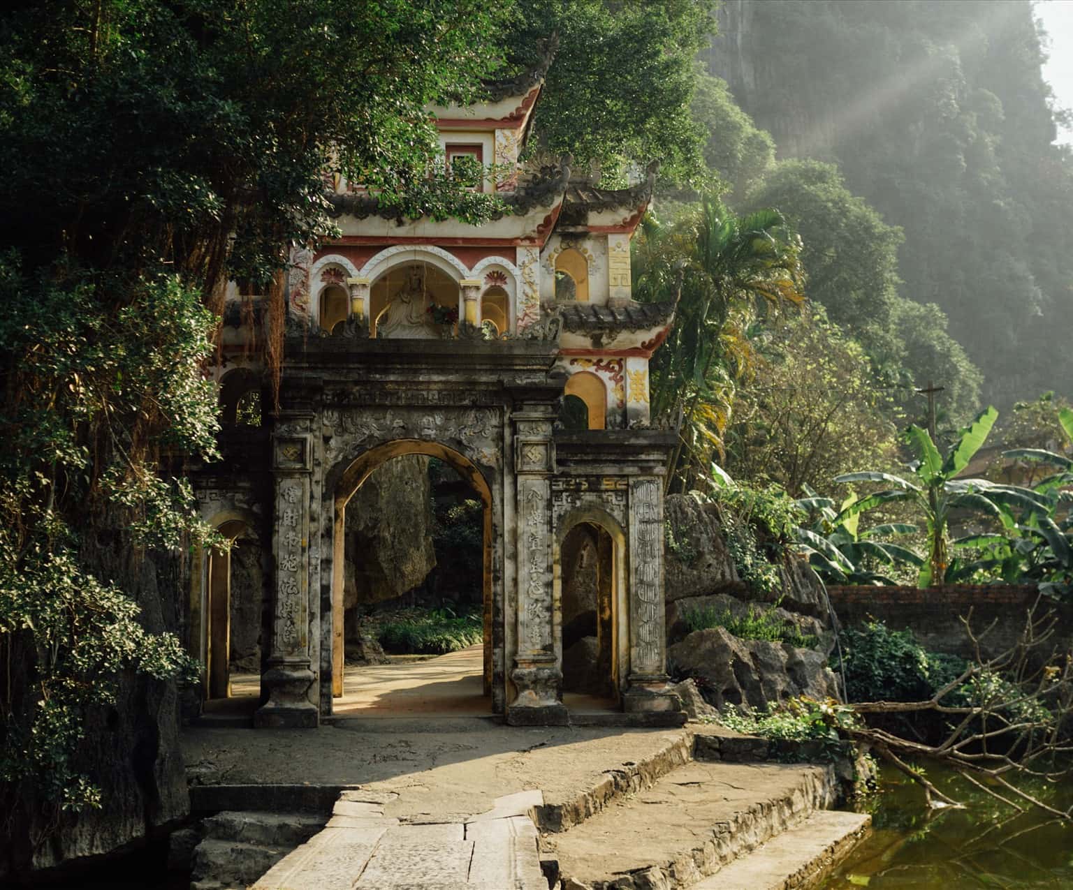 justfly chua bich dong ninh binh