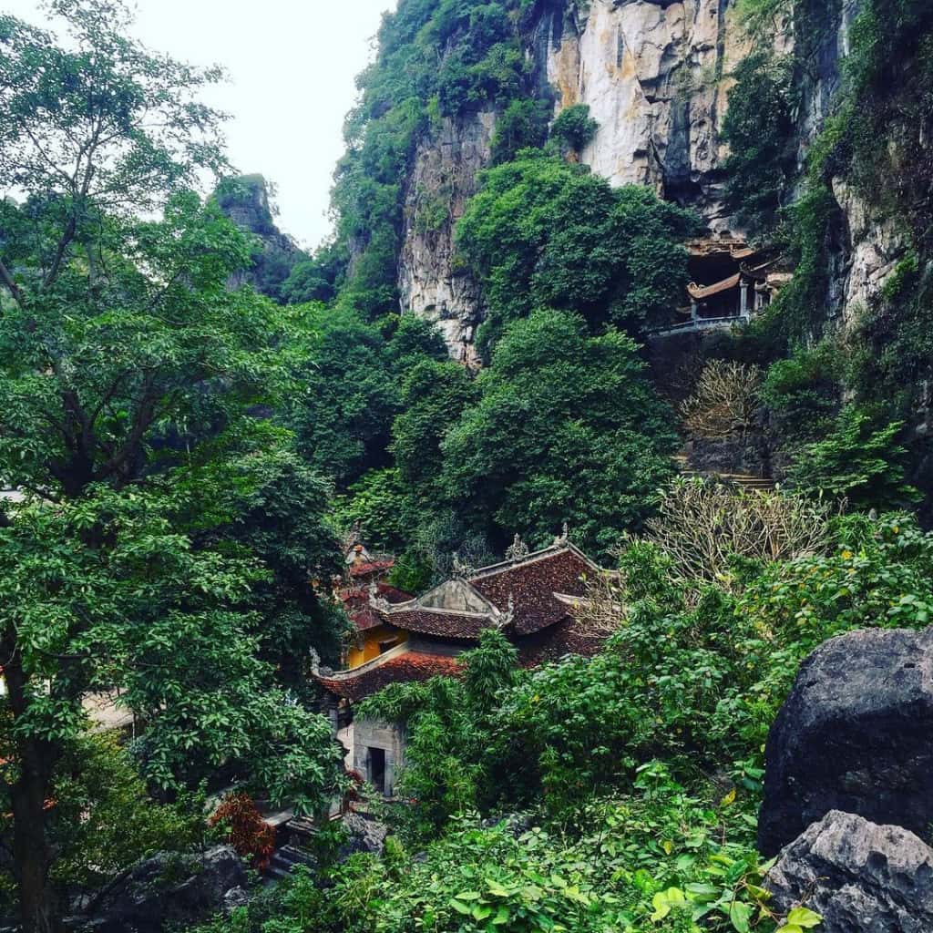 justfly chua bich dong ninh binh