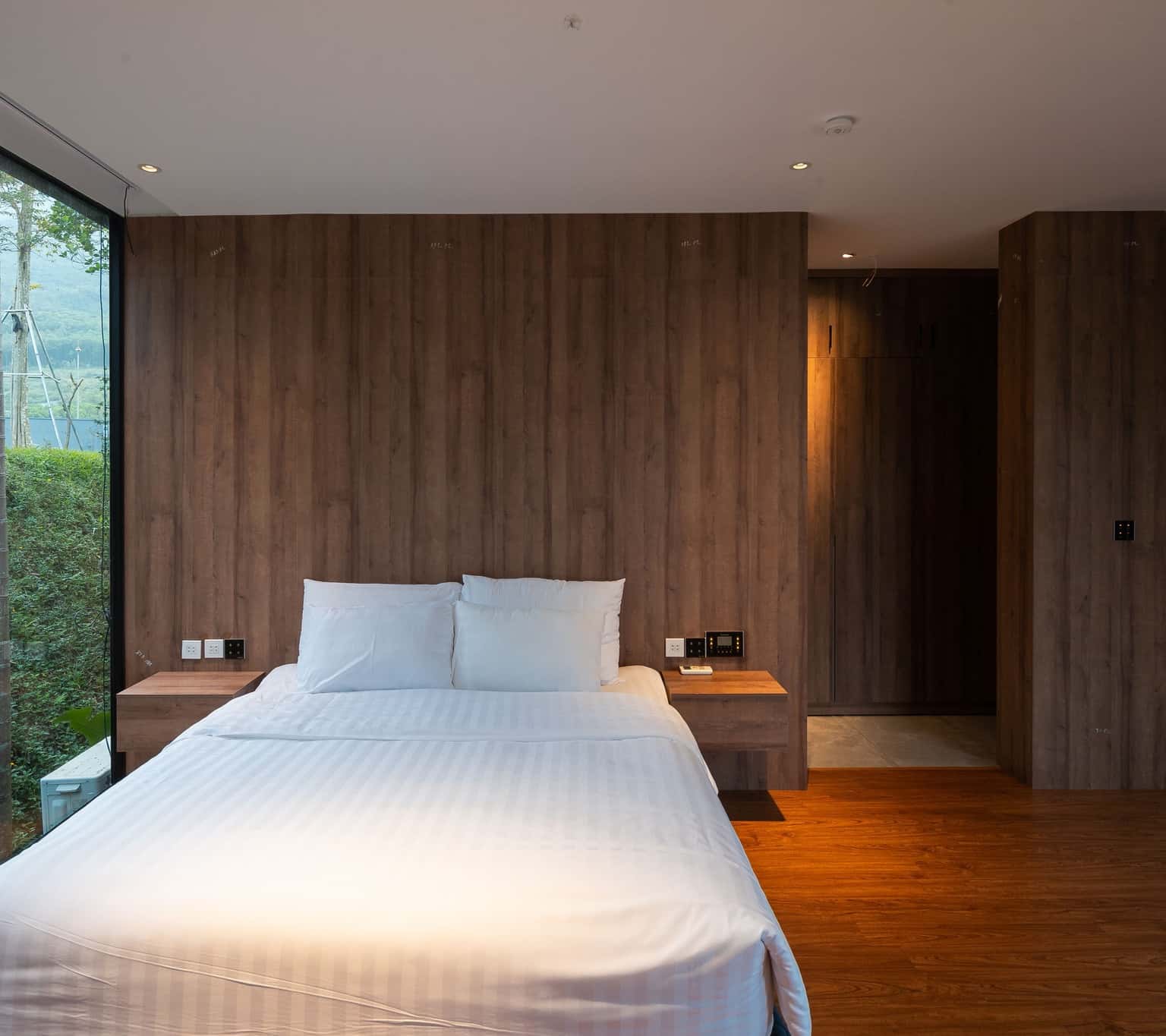 justfly quin hill thach that ha noi