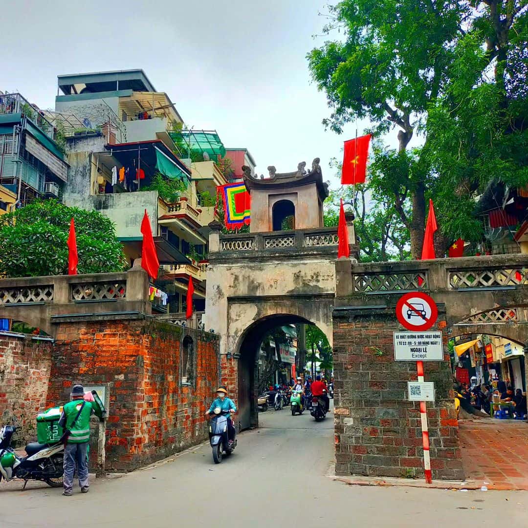 justfly o quan chuong hanoi