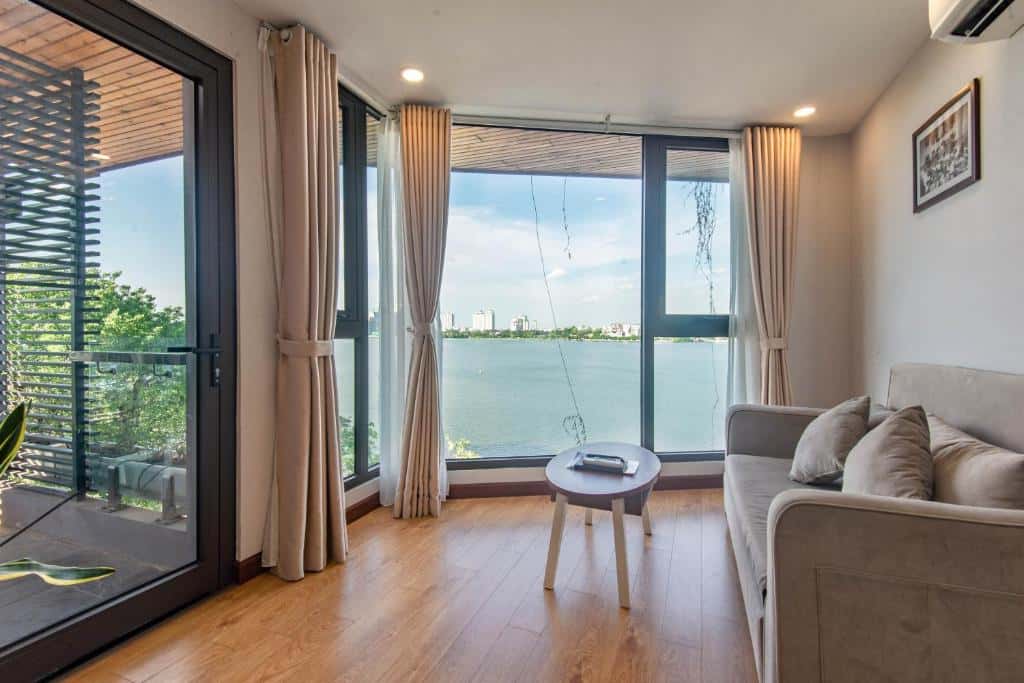 Homestay with a lake view in Tây Hồ District