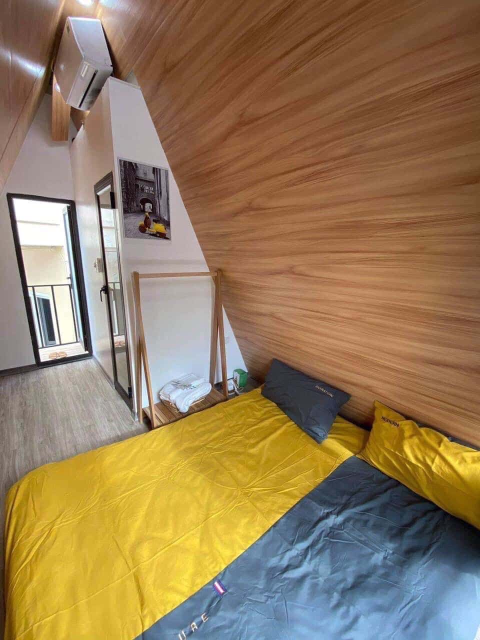 Bedroom 2 (triangle unit)