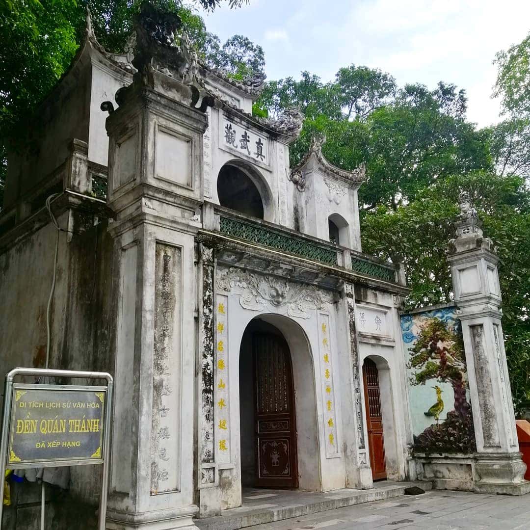 justfly den quan thanh hanoi