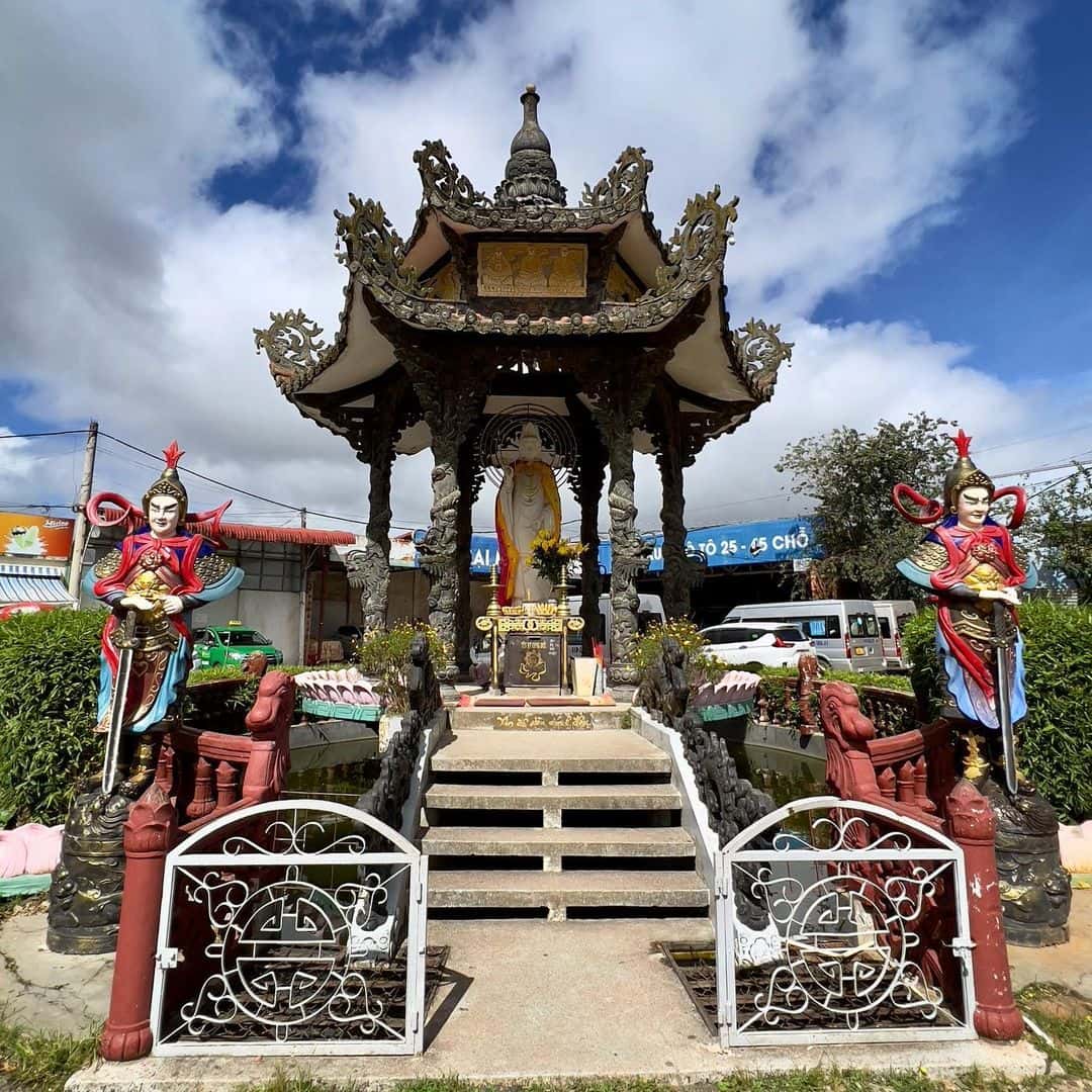 justfly chua linh phuoc chua ve chai da lat