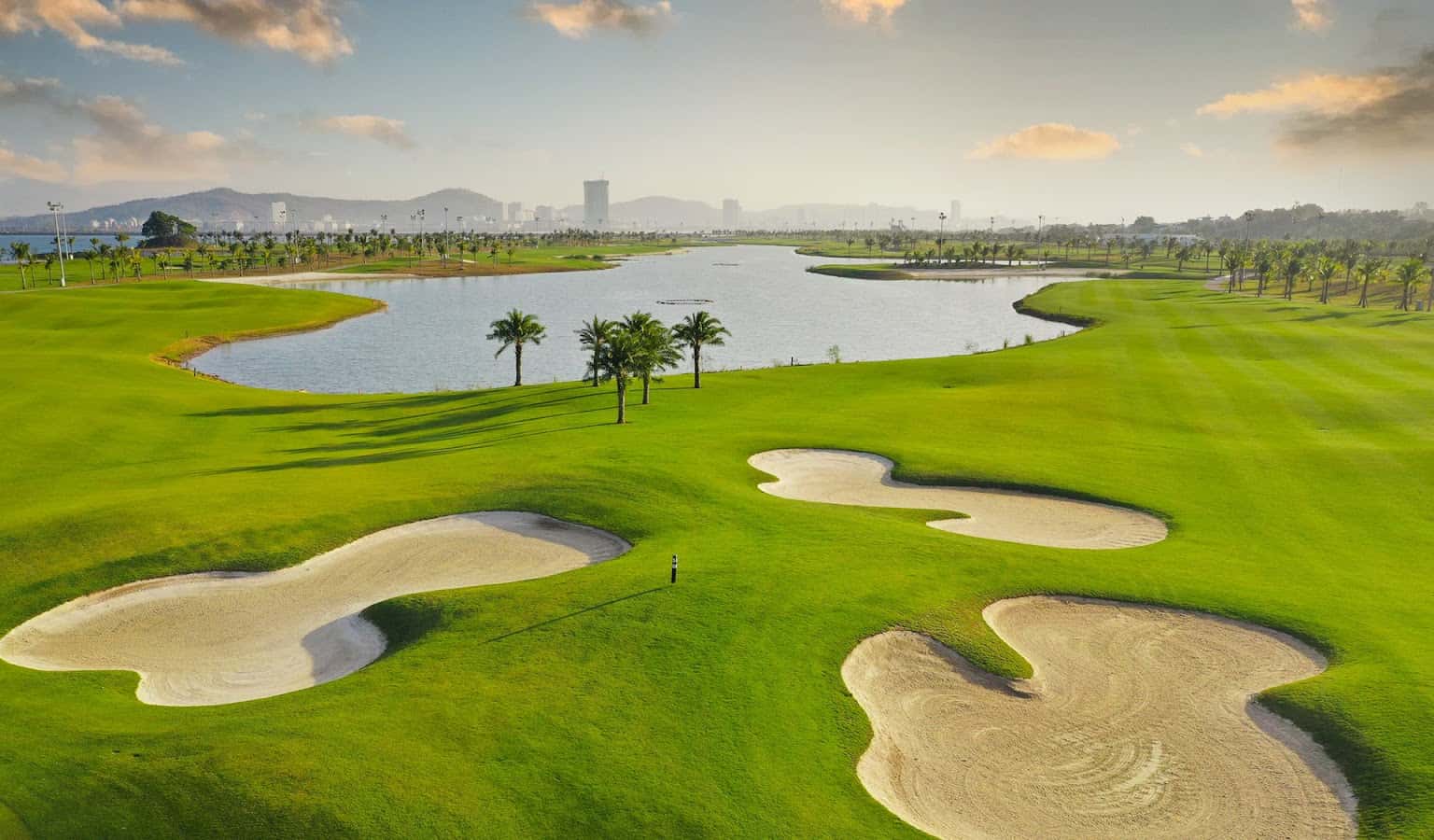 Tuần Châu Golf Course, Hạ Long