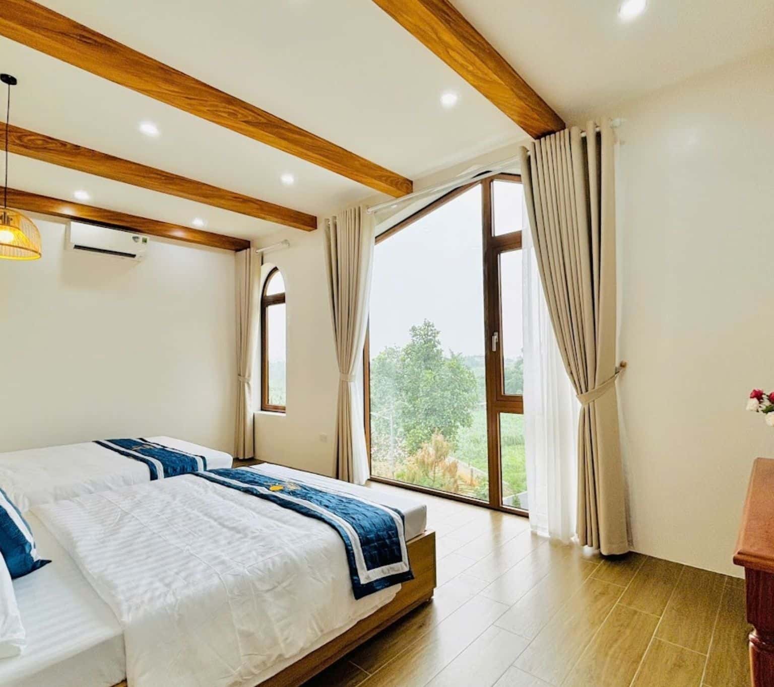 Phòng ngủ 4 (tầng 2) view núi đồi