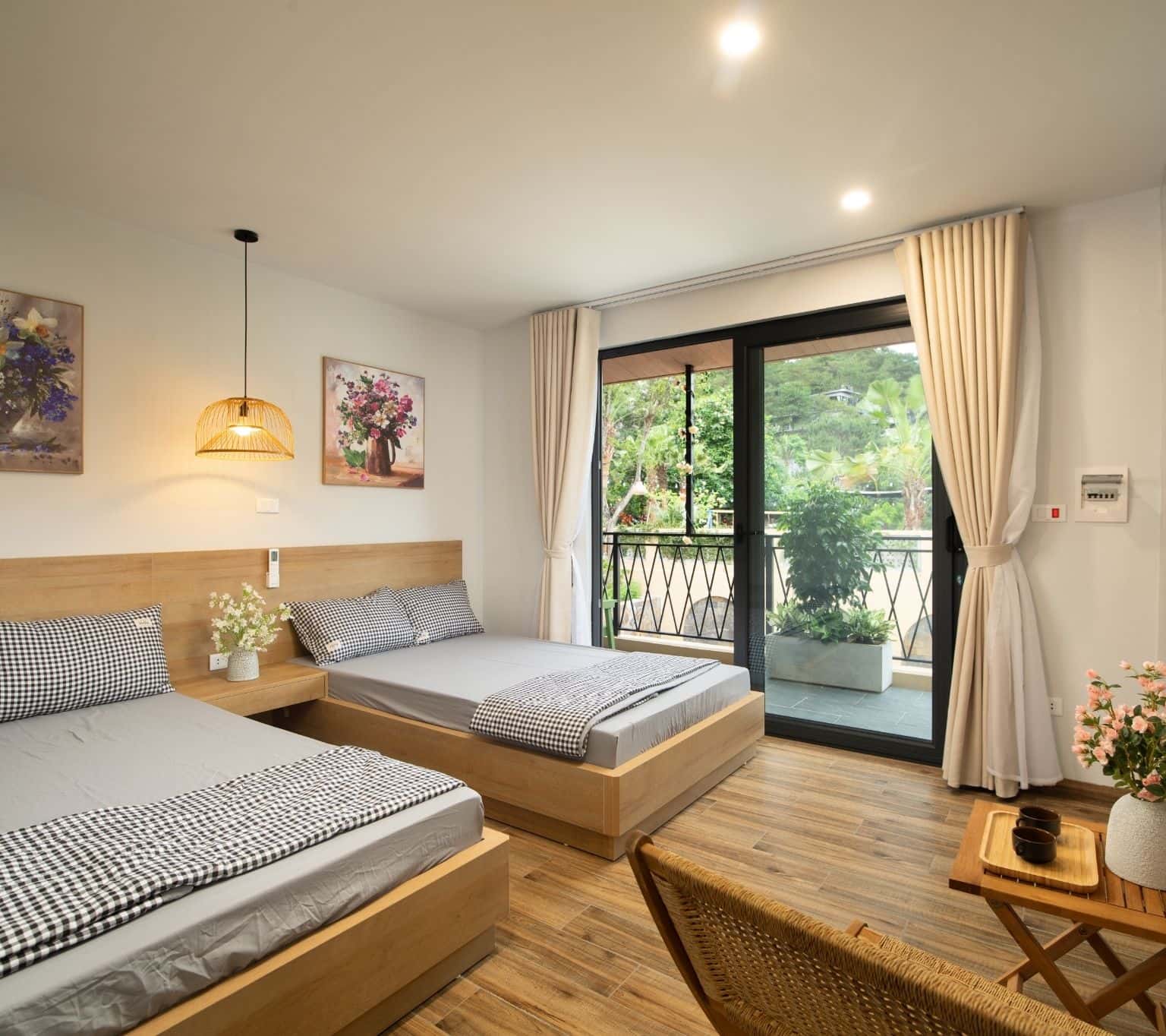 Lake 2 Room