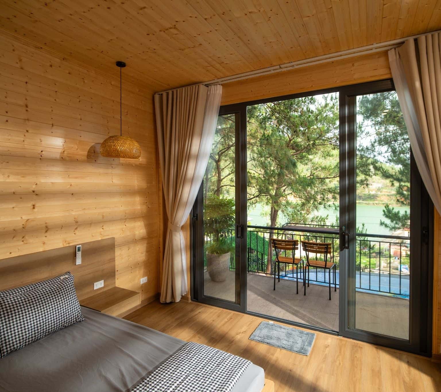 Pine 2 Room