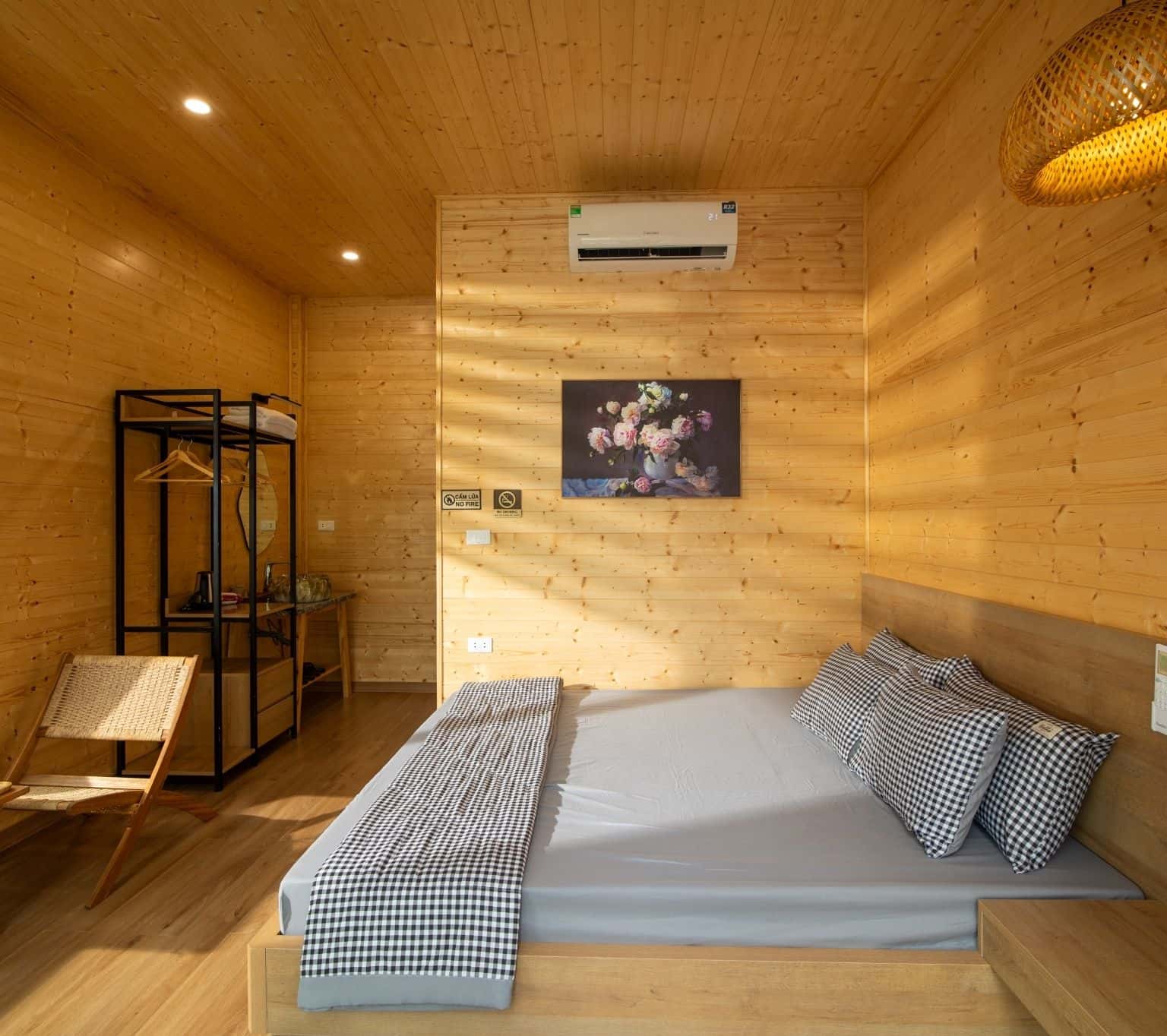 Pine 3 Room