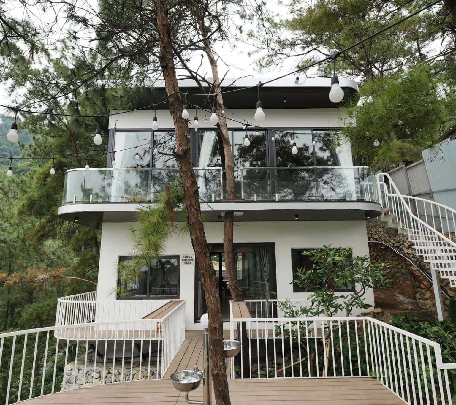 FAMILY HILLSIDE VILLA