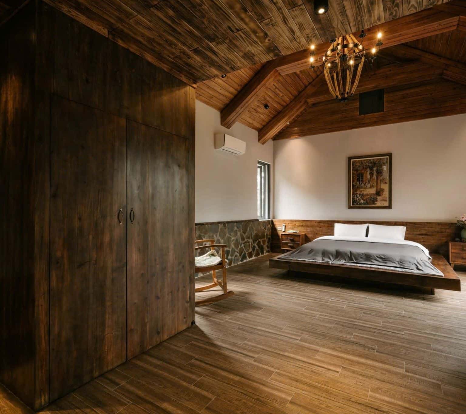 Bedroom 6 (second floor)