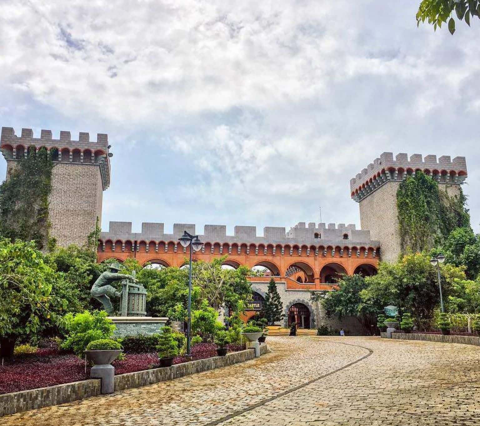 Lâu đài rượu vang RD Wine Castle