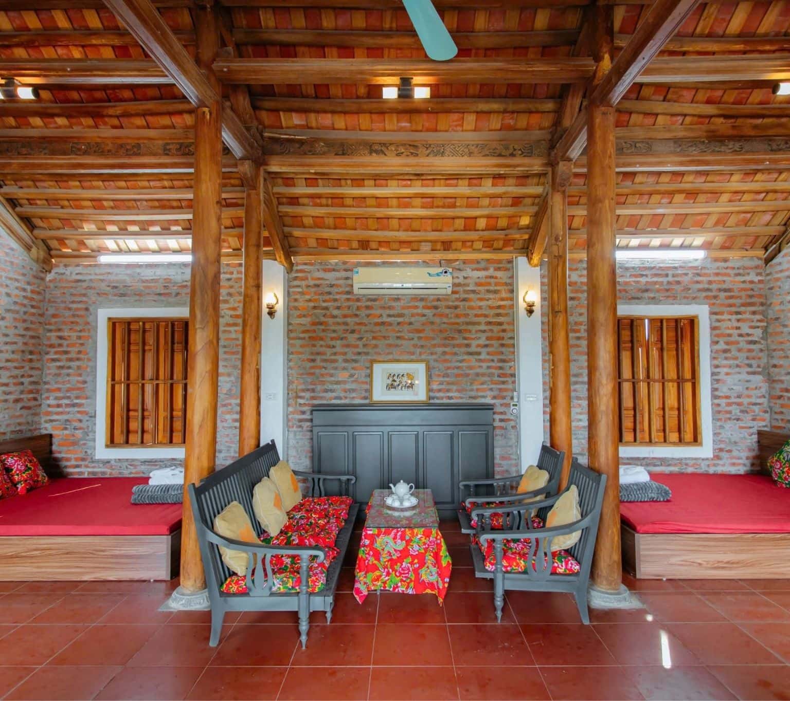 Phòng khách khu Nhà Gỗ