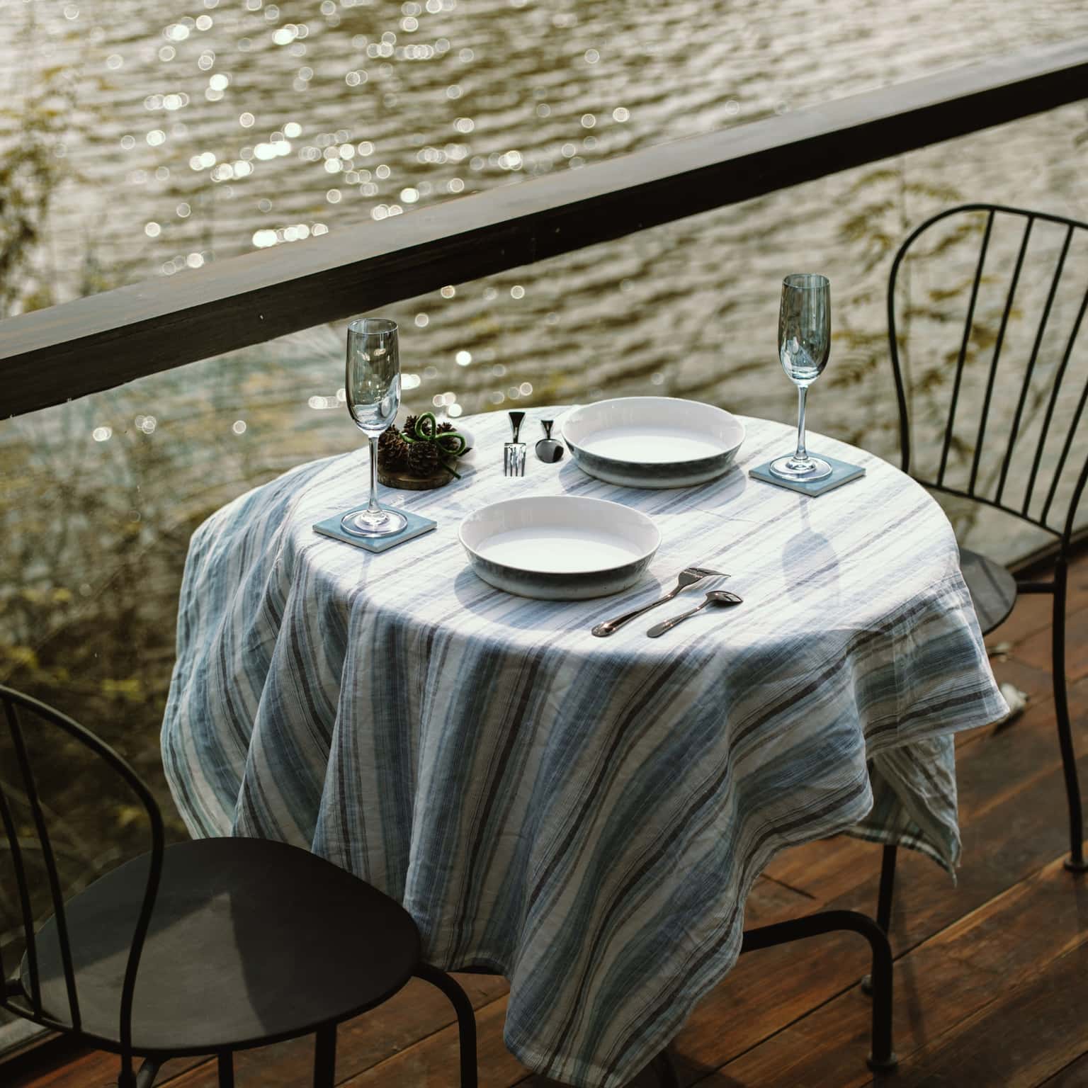 Bàn ăn ngoài trời 