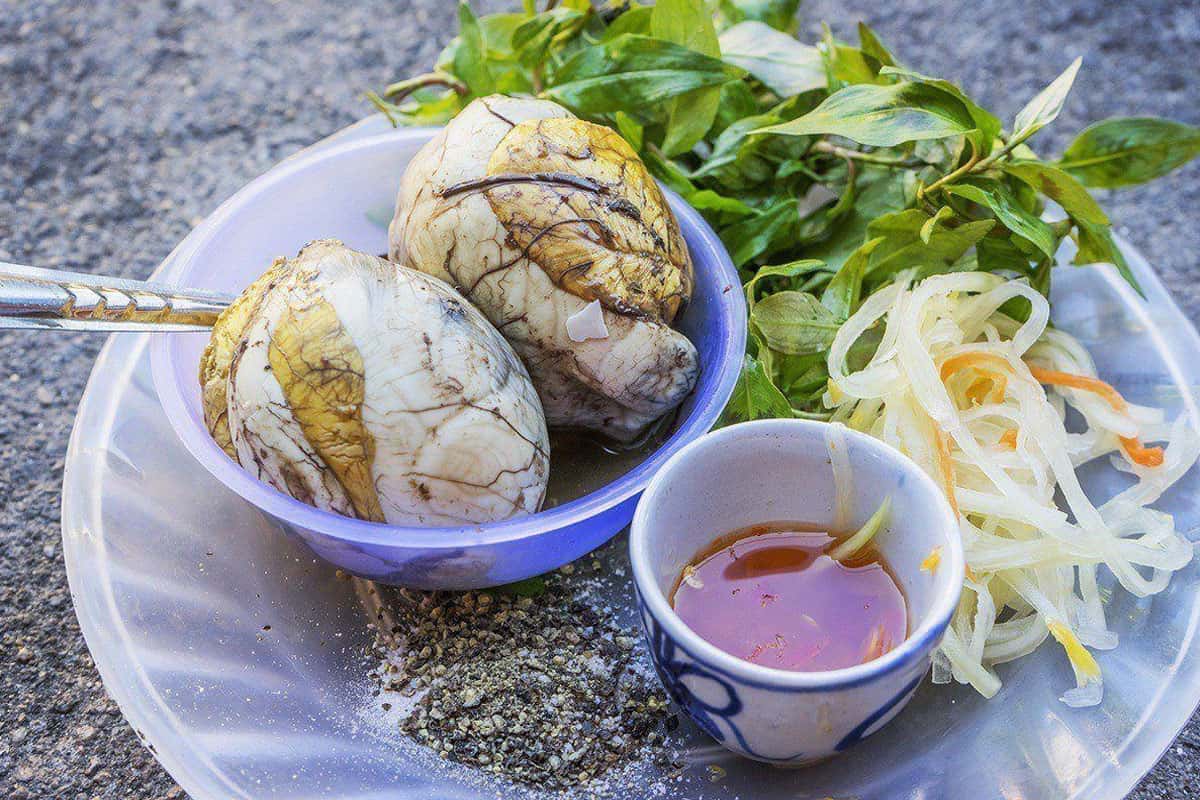 Trứng vịt lộn