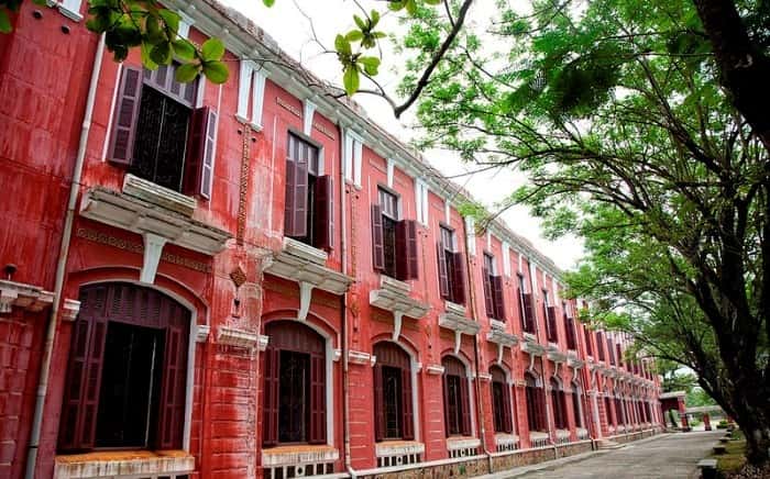 Ấn tượng với vẻ đẹp trường Quốc học Huế