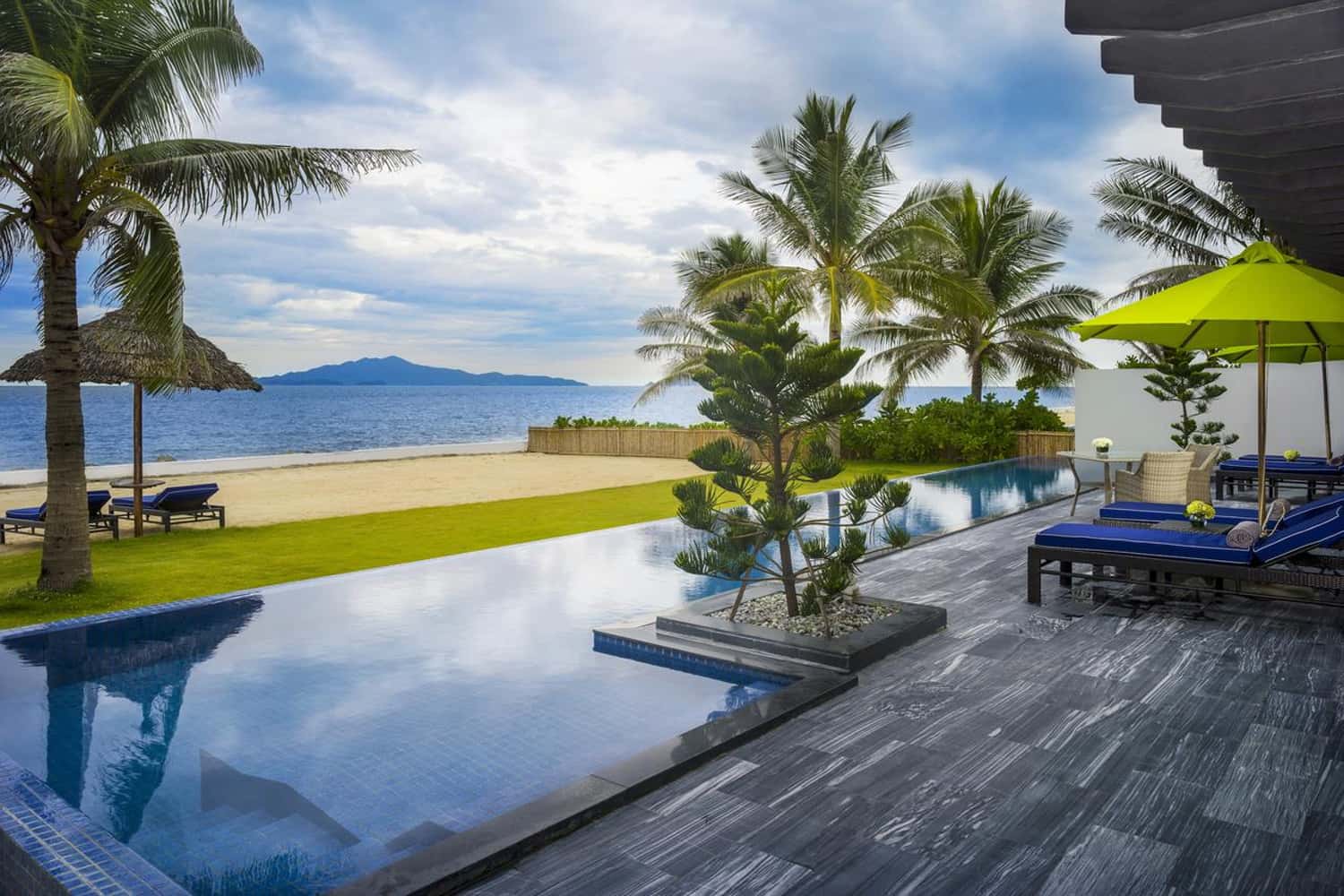 Tầm nhìn hướng biển của Sunrise Premium Resort Hội An