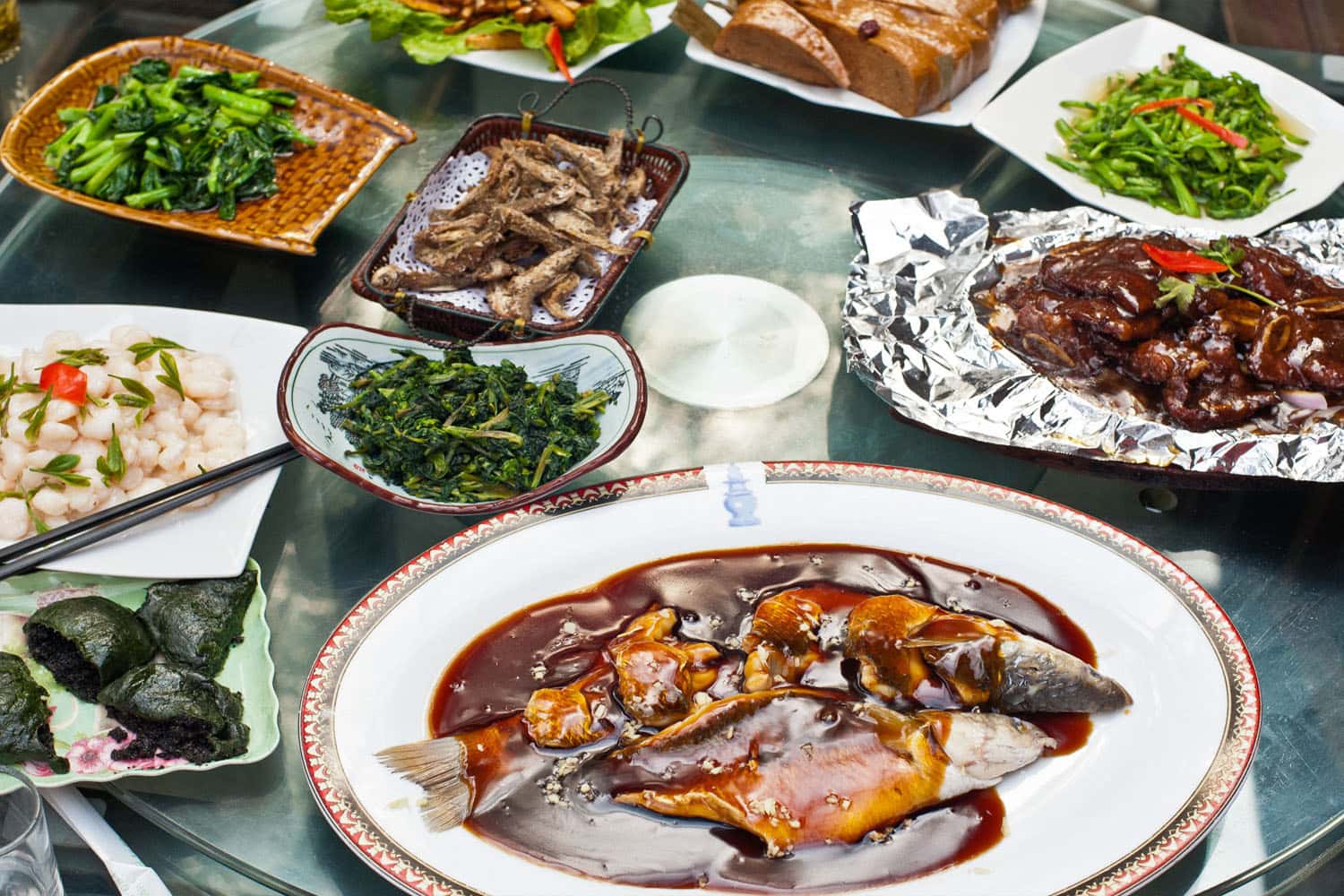 Bữa ăn tại nhà hàng quanh Hồ Tây