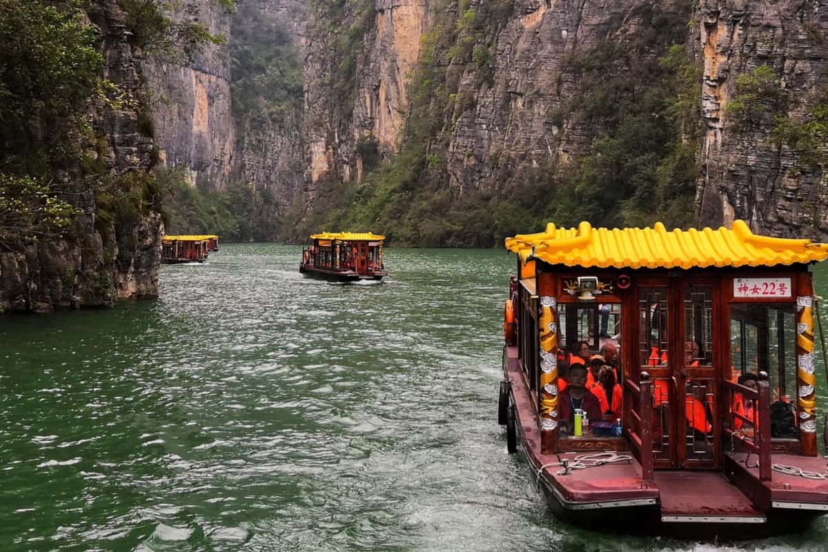 Hoạt động chèo thuyền trên hồ