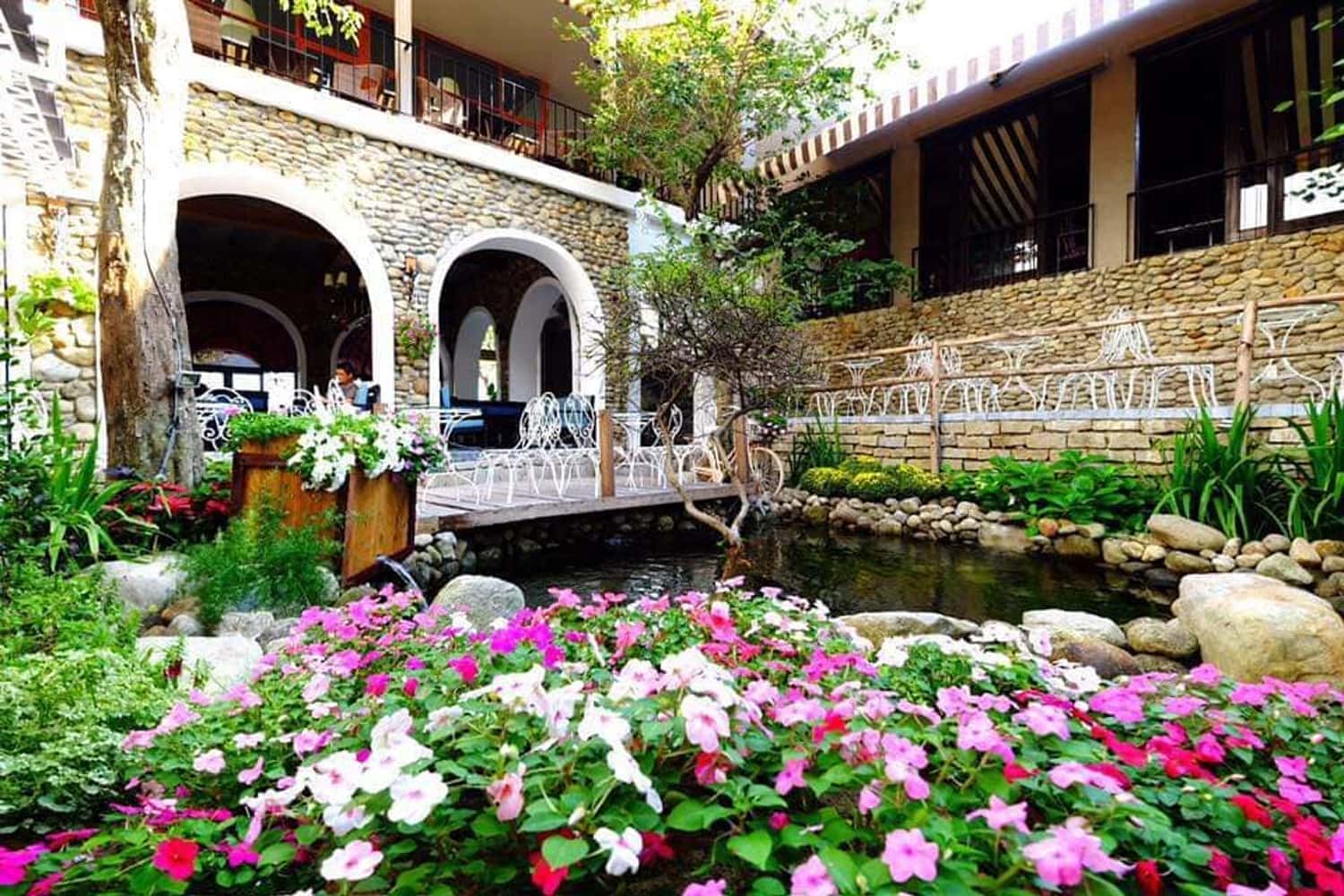 Kiến trúc của quán Mộc Miên Coffee Garden