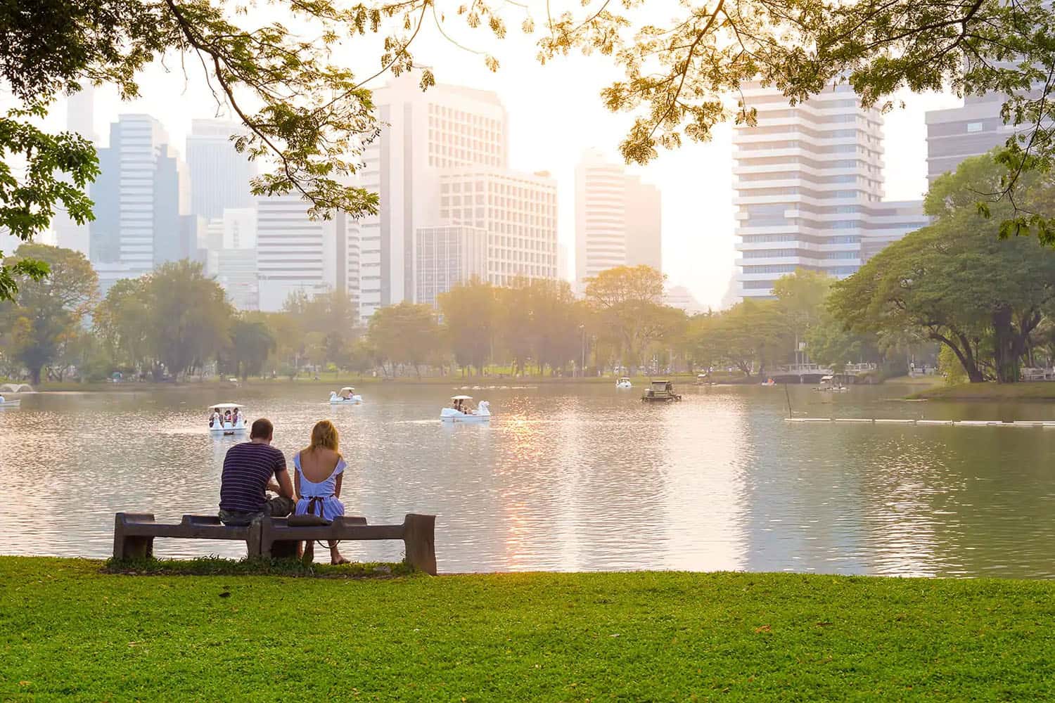 Đi dạo qua công viên