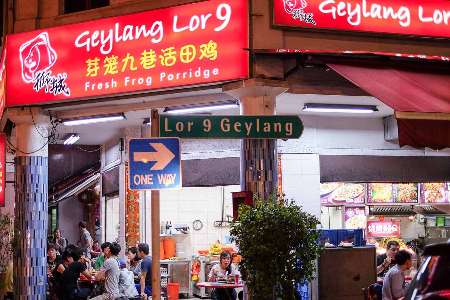 Geylang - địa điểm bán cháo ếch lừng danh