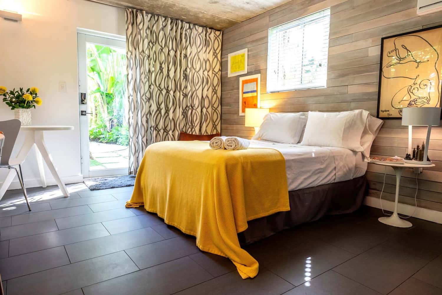 Studio độc đáo ở đường Bangla, Patong