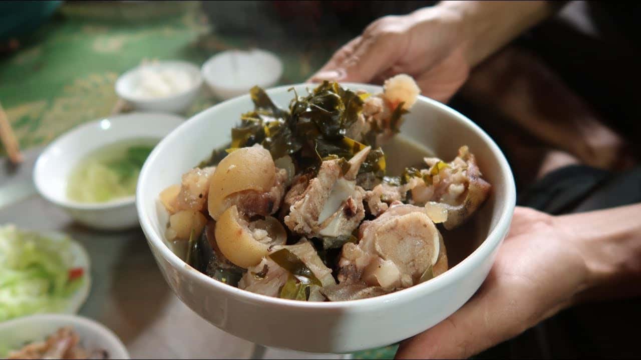 Thịt trâu nấu lá lồm