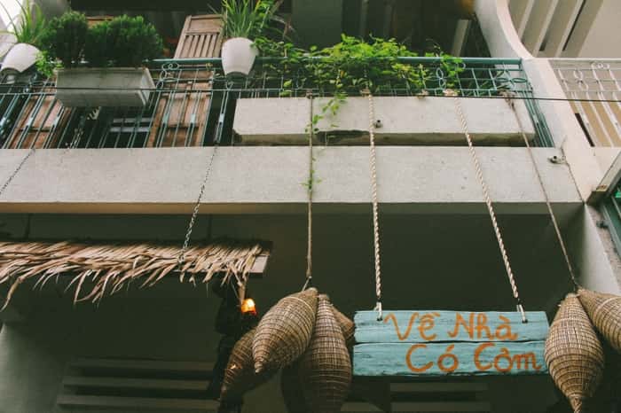 Về nhà có cơm
