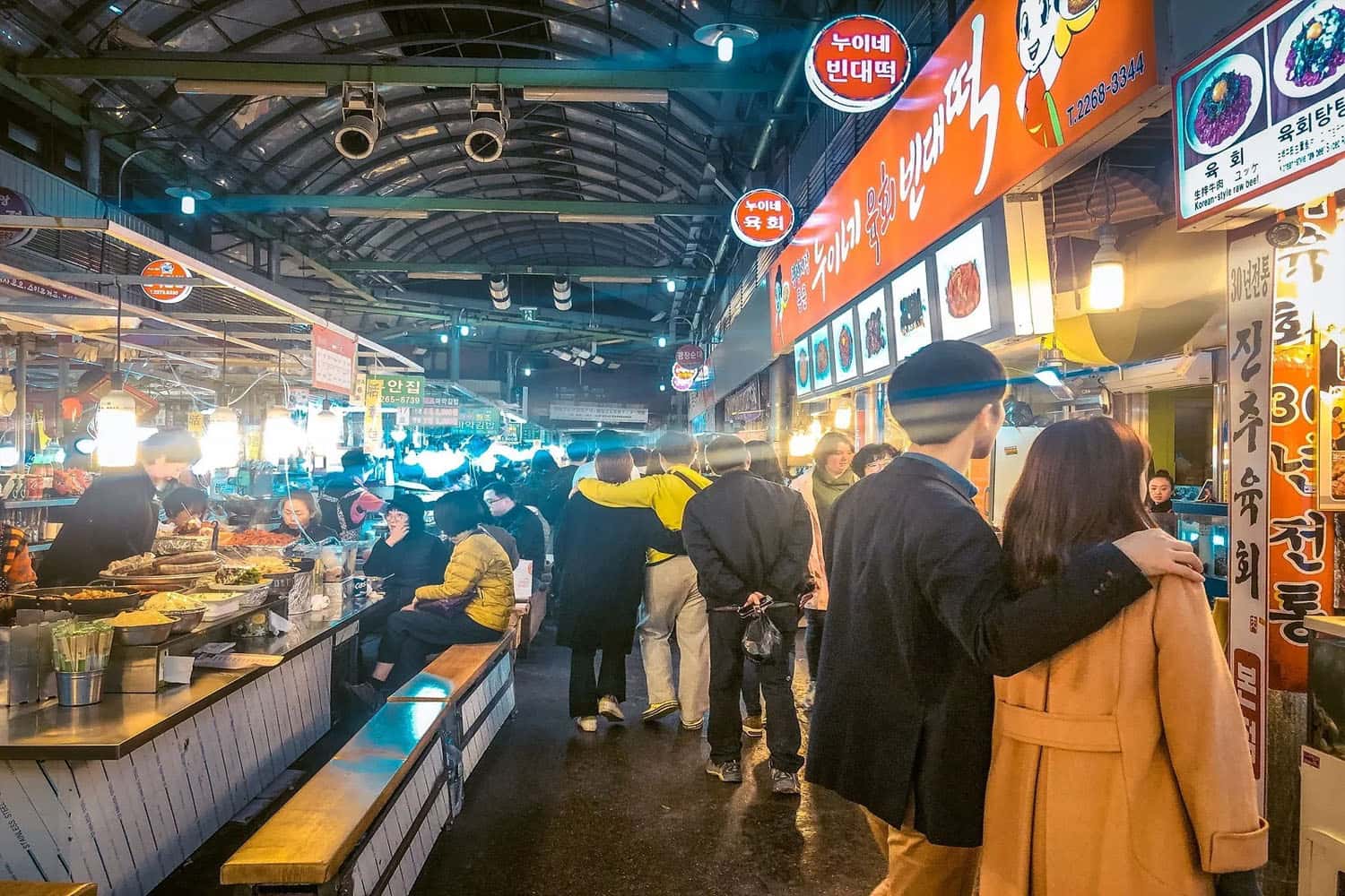 Nhiều khu chợ truyền thống nổi tiếng
