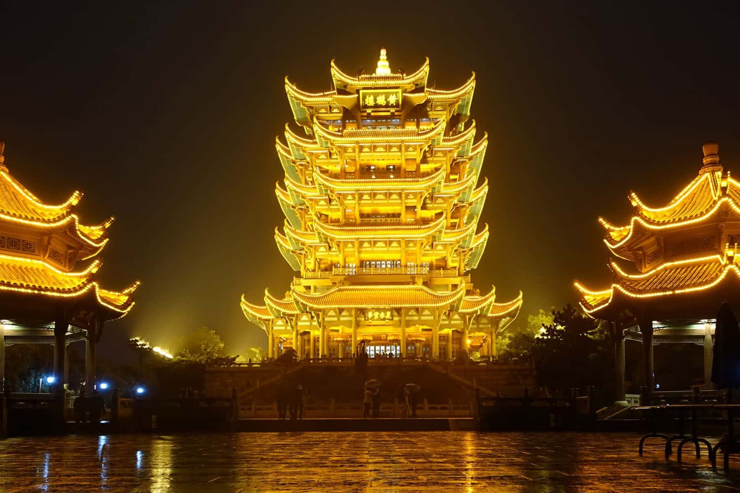 Tháp Cẩu Vàng