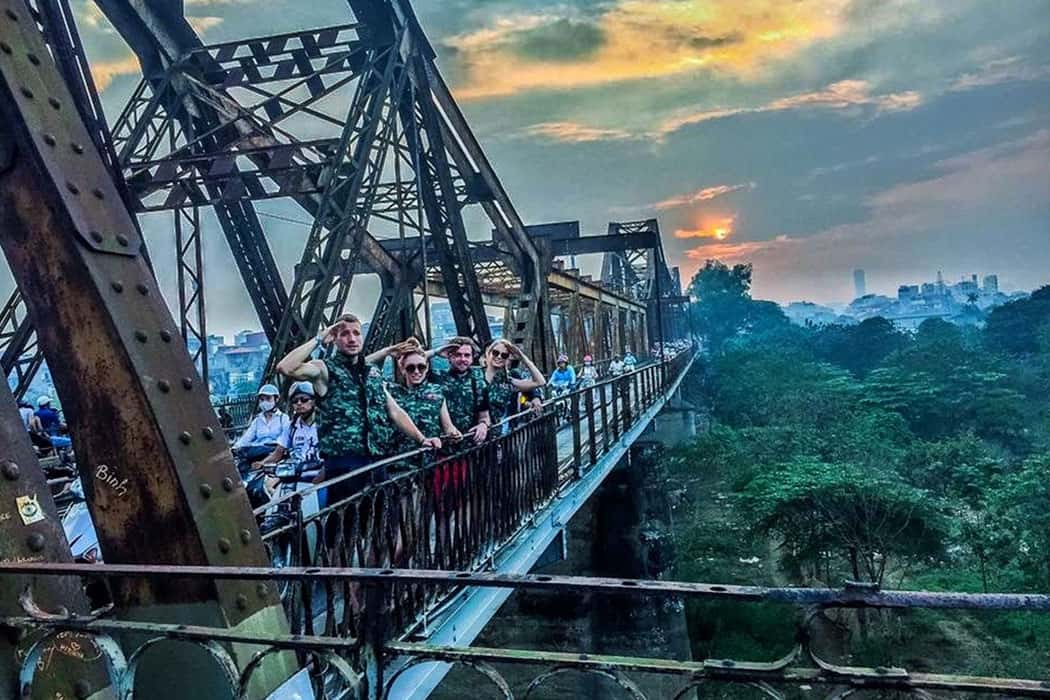 Nên tham quan cầu Long Biên vào thời điểm nào?