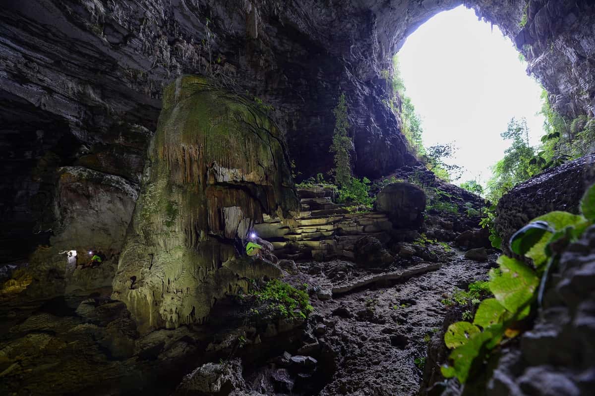Thắng cảnh Hang Tiên