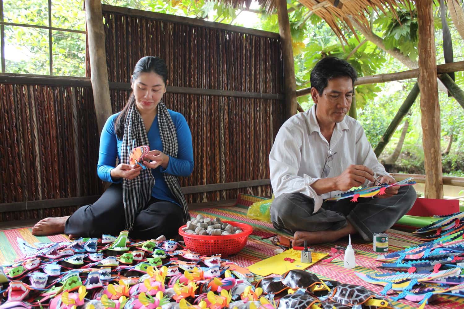 Tham gia các hoạt động địa phương
