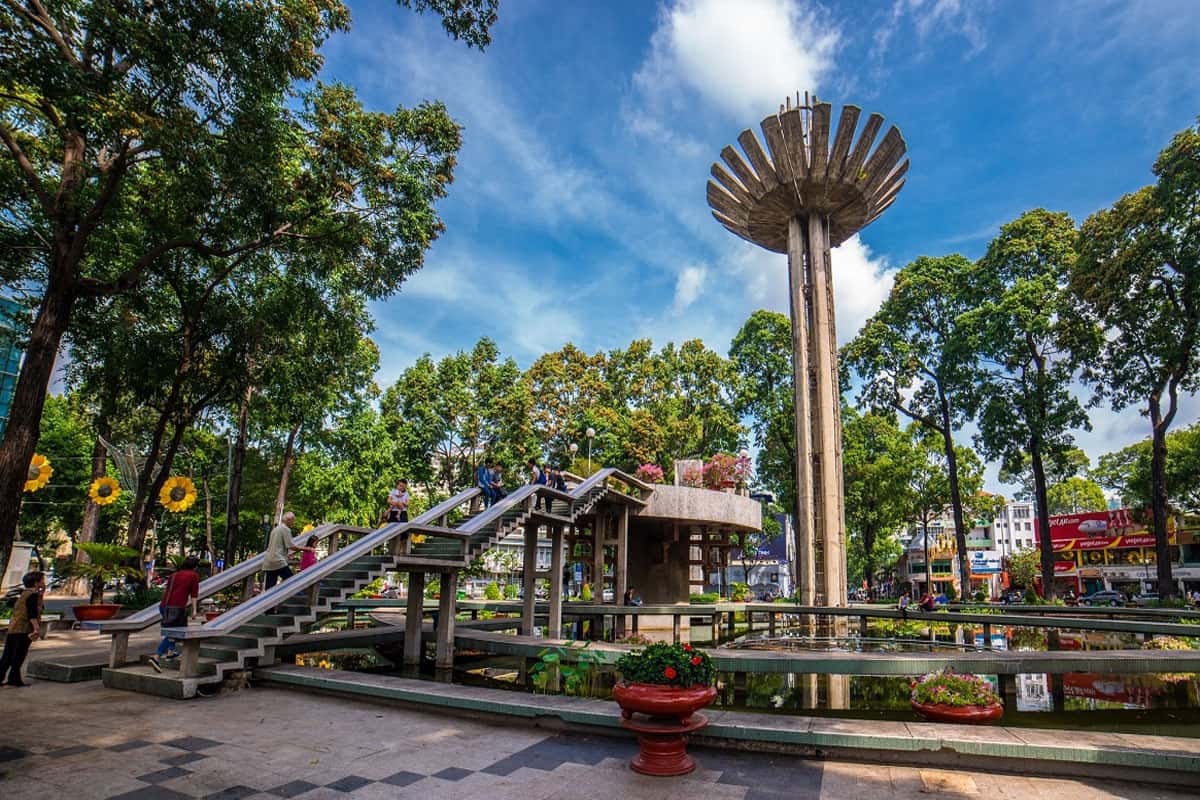 Khu ăn vặt ven Hồ Con Rùa