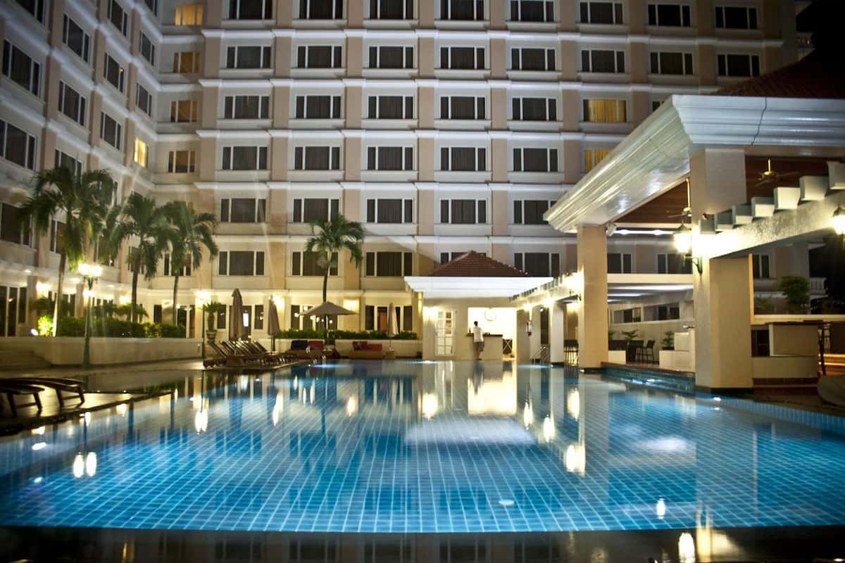 Khách sạn Equatorial