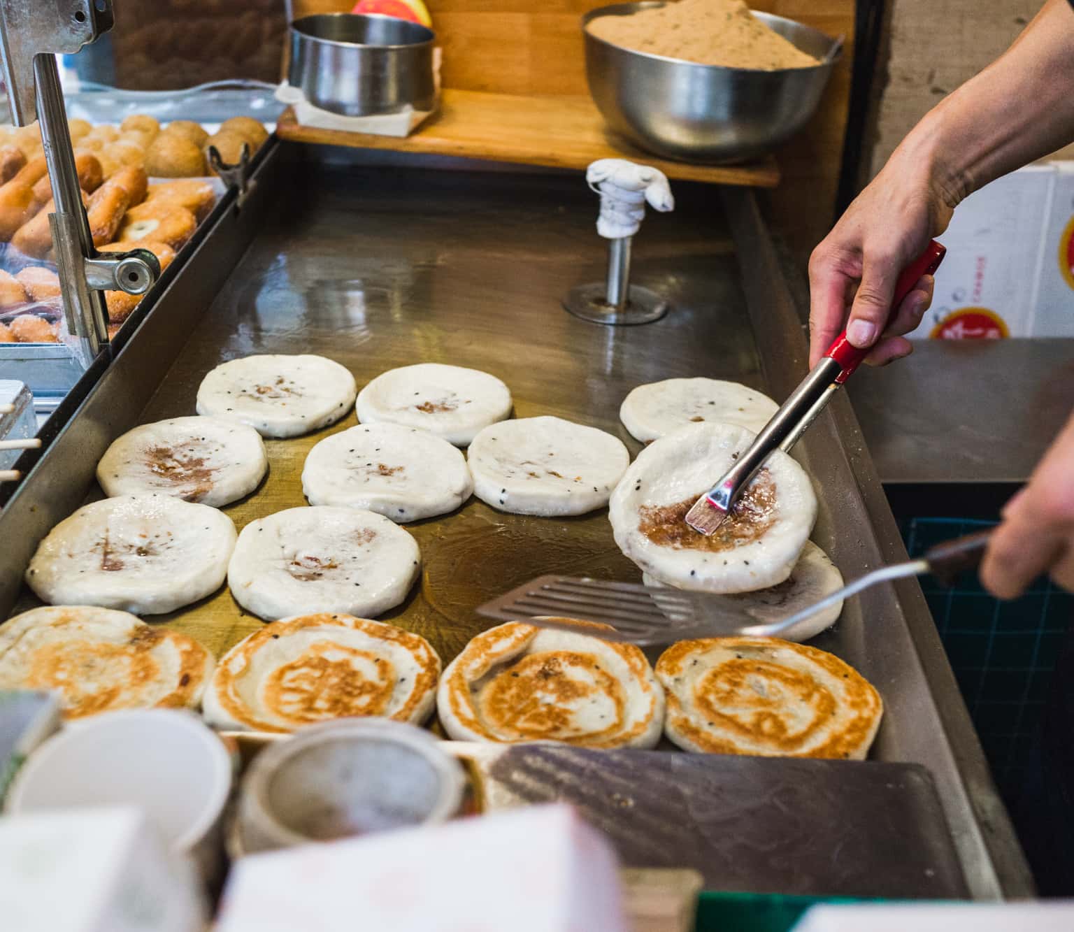 Hotteok (bánh kếp đường nâu)
