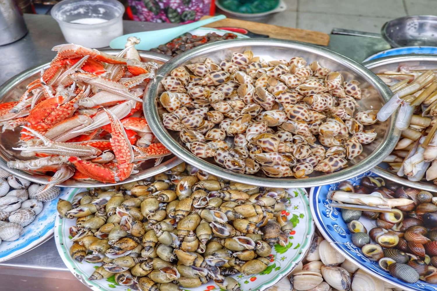 Ốc và hải sản ở Bùi Viện