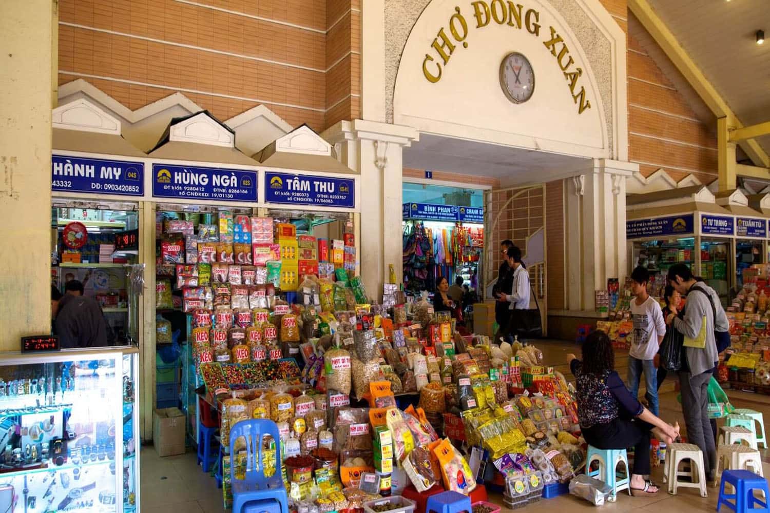 Mua sắm chợ Đồng Xuân