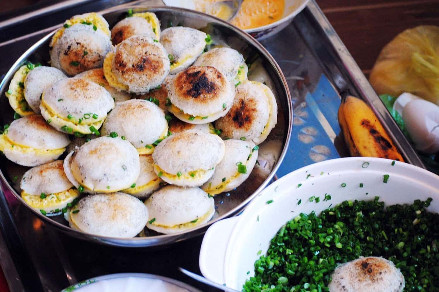 Khu ăn vặt chợ Hoàng Hoa Thám (quận Bình Thạnh)