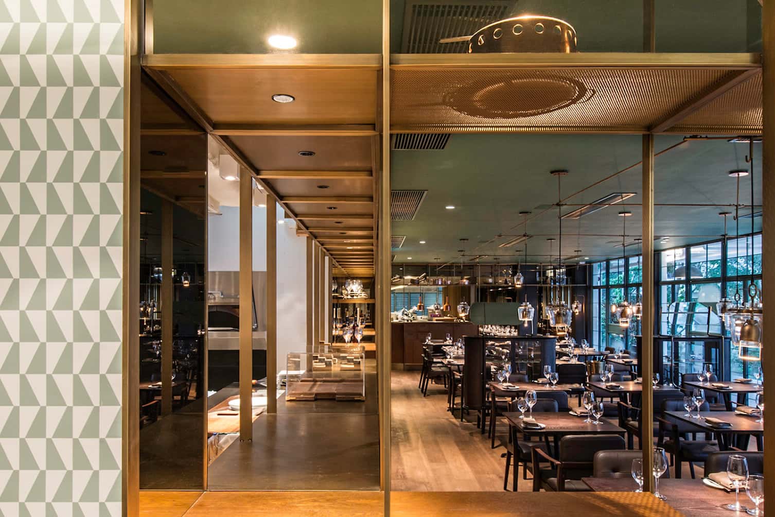 Quán bar Aberdeen Street Social Hong Kong