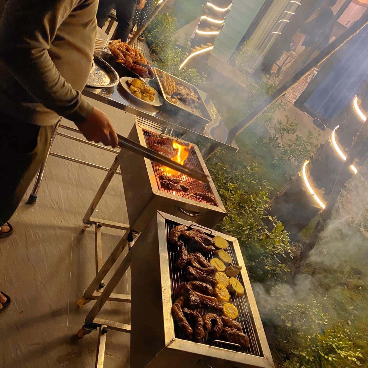 Khu vực bếp nướng BBQ ngoài trời
