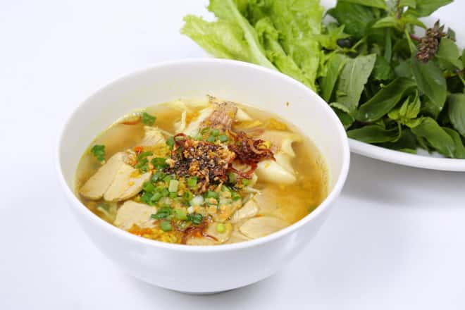 Nom banh chok (bún gánh cà ri cá)